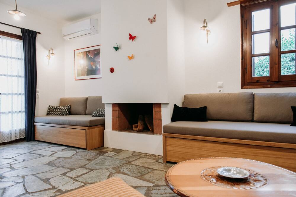 Photo of Livingroom in Mouresi