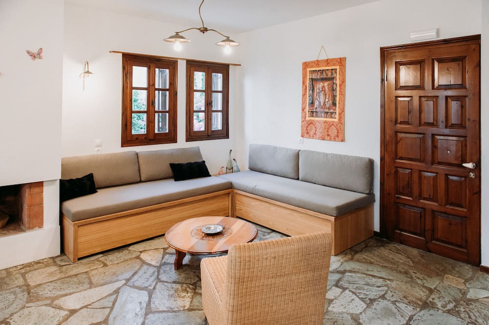 Photo of Livingroom in Mouresi