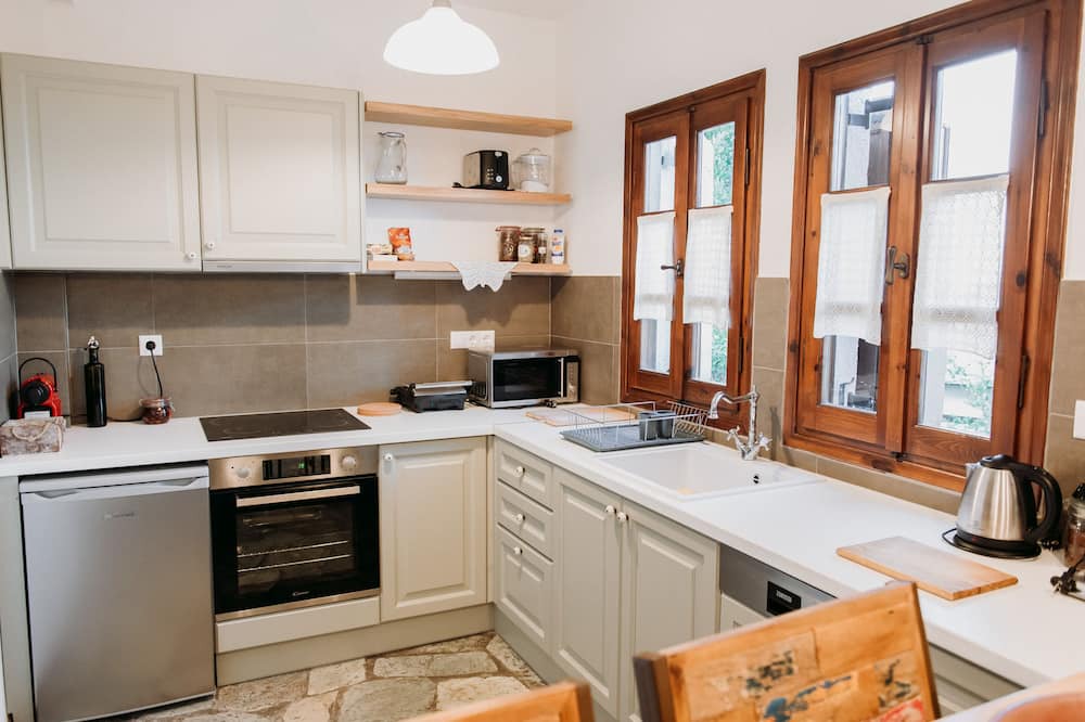 Photo of Kitchen in Mouresi