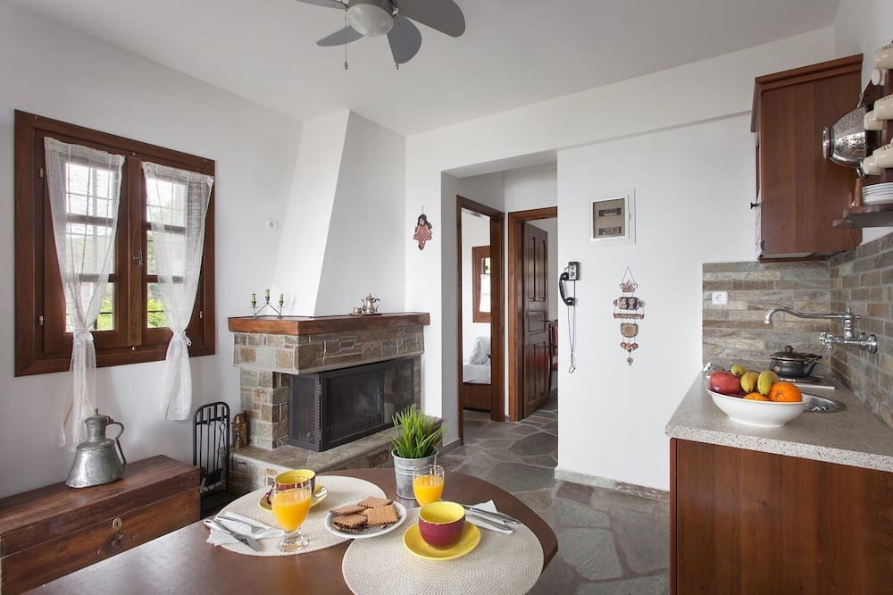 Photo of Livingroom in Mouresi