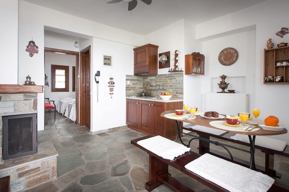 Photo of Livingroom in Mouresi