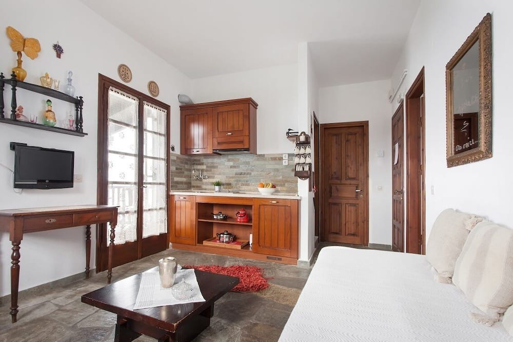 Photo of Kitchen in Mouresi