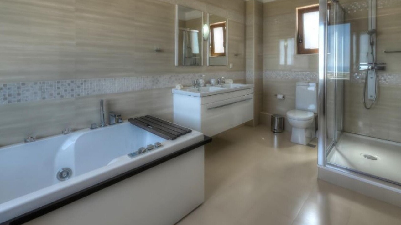 Photo of Bathroom in Adele