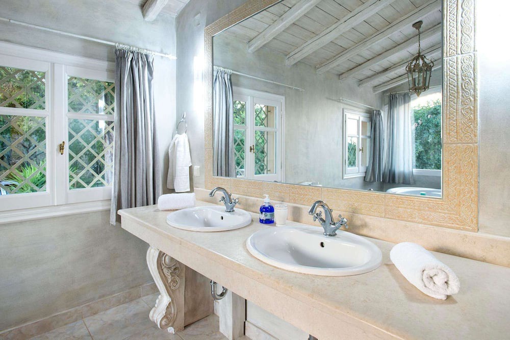 Photo of Bathroom in Doukades