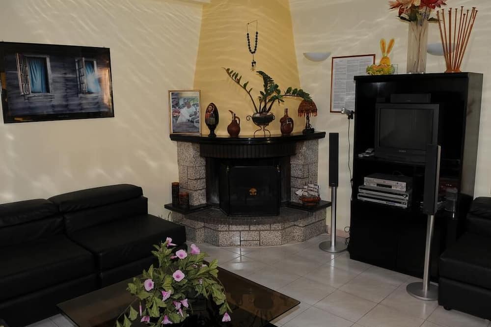 Photo of Livingroom in Neos Marmaras