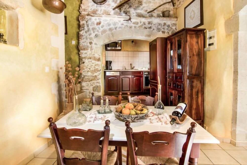 Photo of Kitchen in Samonas