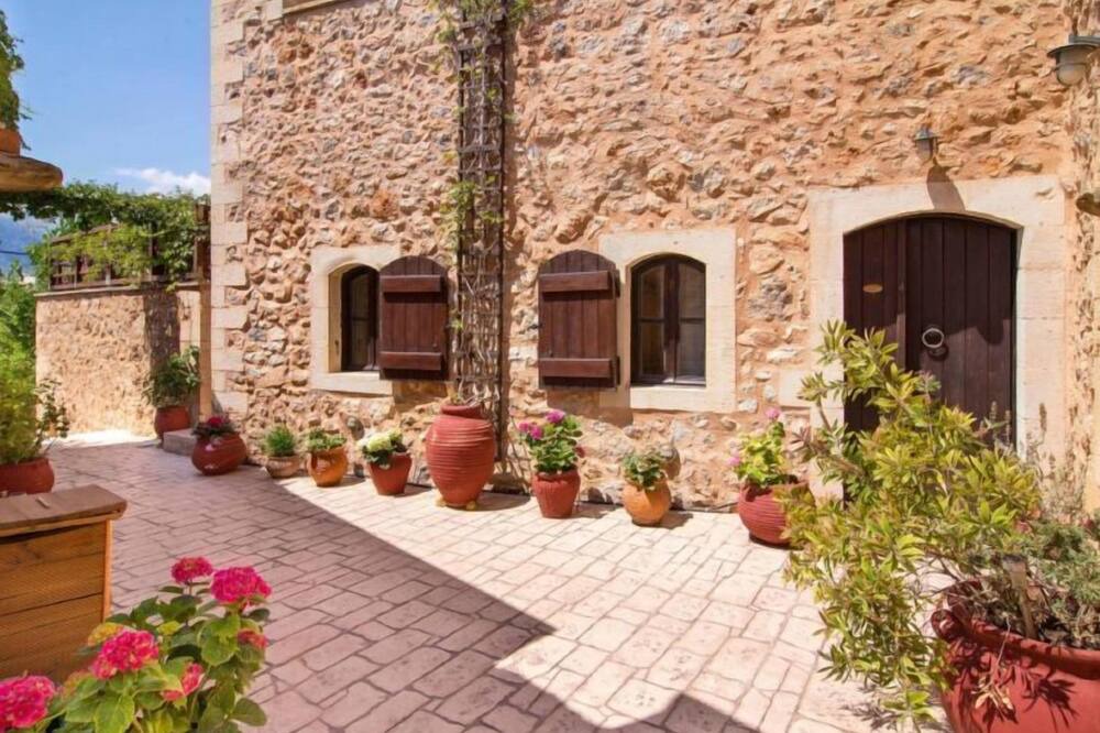 Photo of Outdoor in Samonas
