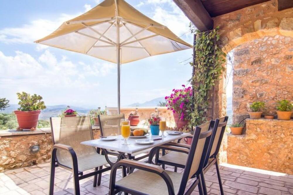 Photo of Patio Balcony in Samonas