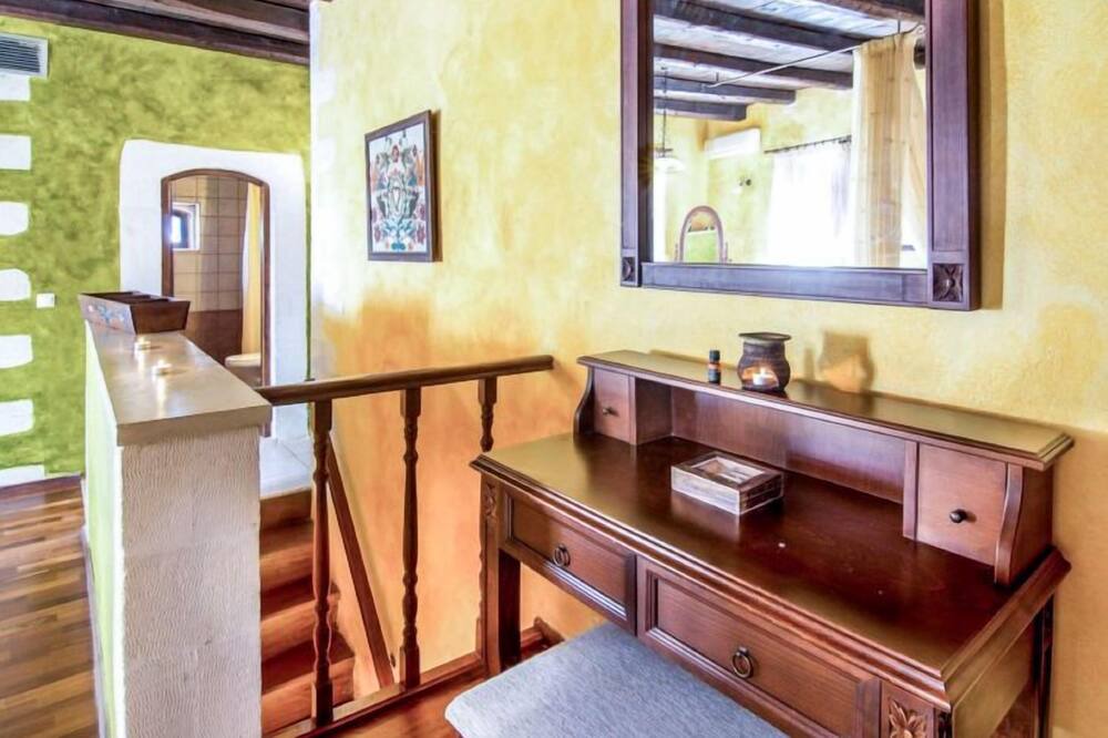 Photo of Bedroom in Samonas