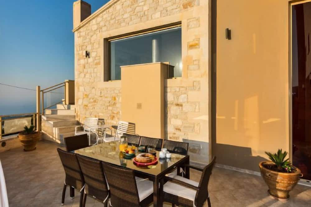 Photo of Patio Balcony in Roussospiti