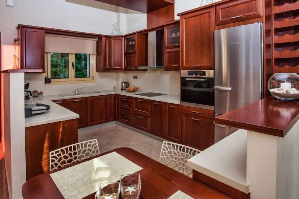Photo of Kitchen in Roussospiti