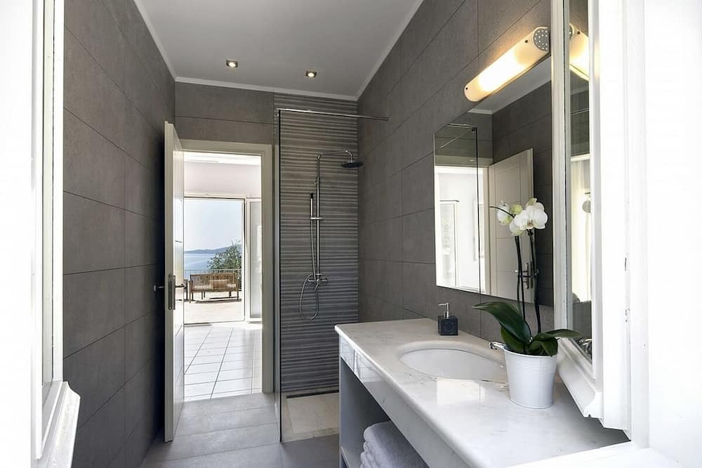 Photo of Bathroom in Perama
