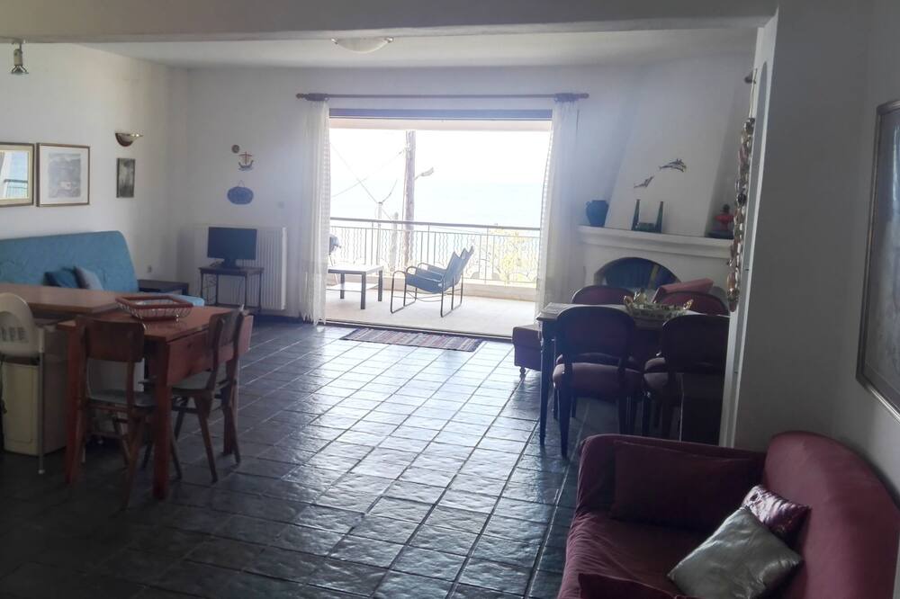 Photo of Livingroom in Toroni