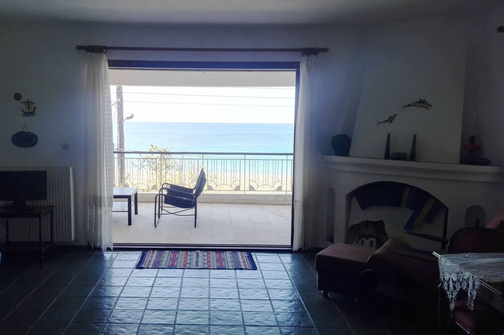 Photo of Livingroom in Toroni