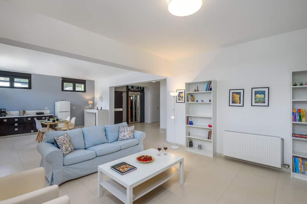 Photo of Livingroom in Kallithea