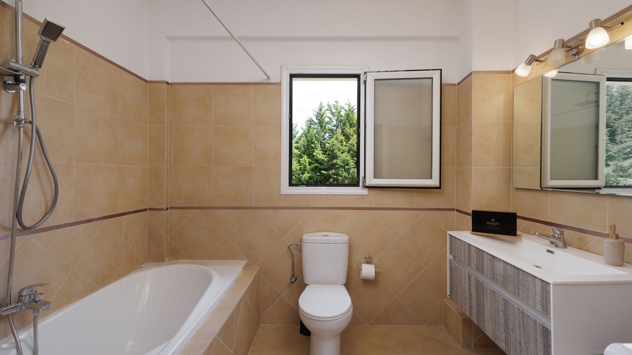 Photo of Bathroom in Agios Ioannis
