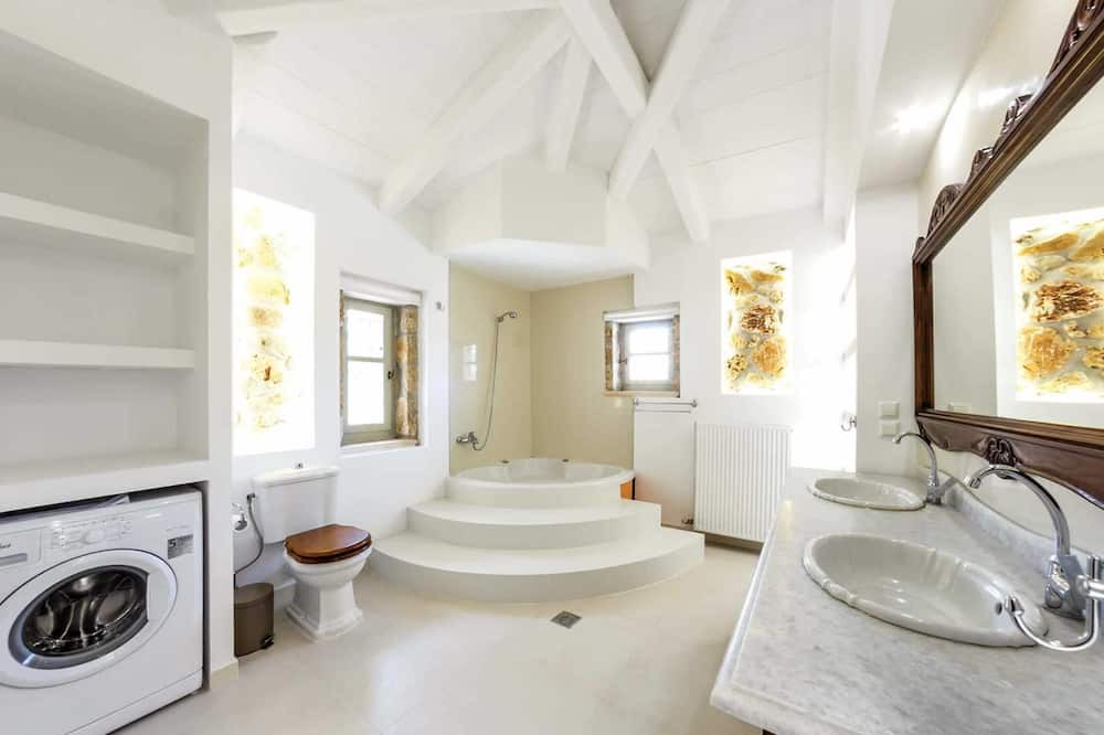 Photo of Bathroom in Drosia