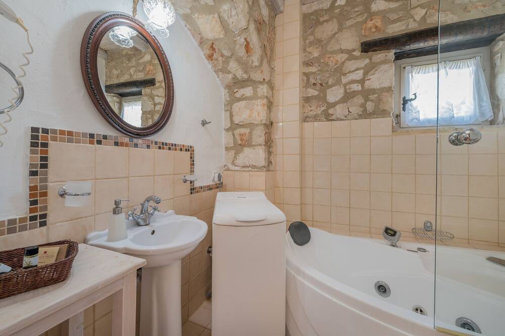 Photo of Bathroom in Varvara