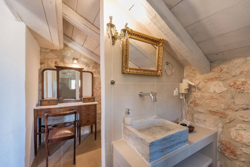 Photo of Bathroom in Varvara