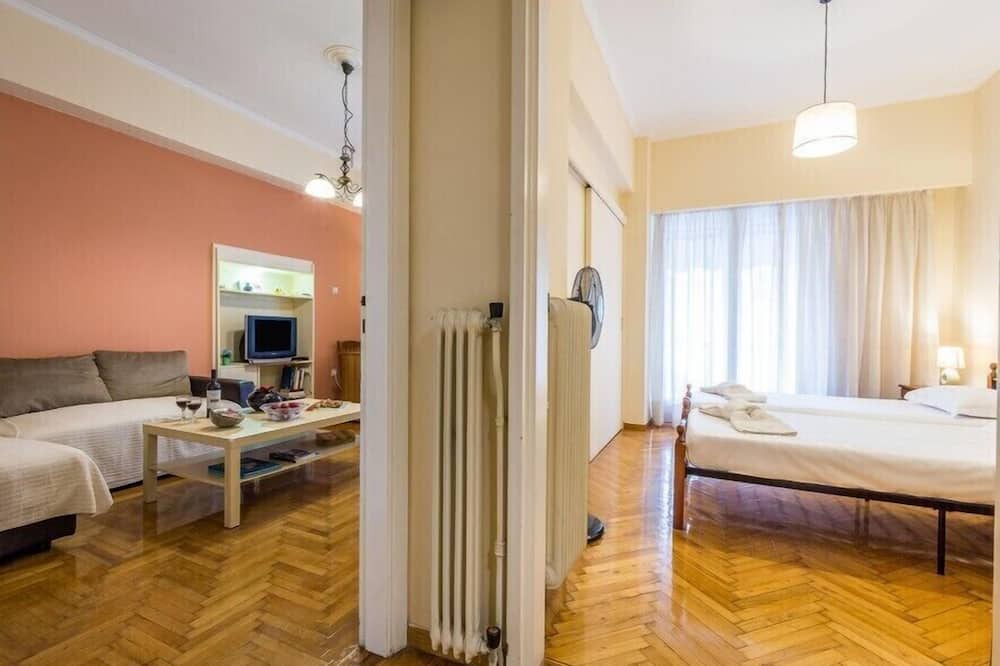 Photo of Livingroom in Platia Viktorias