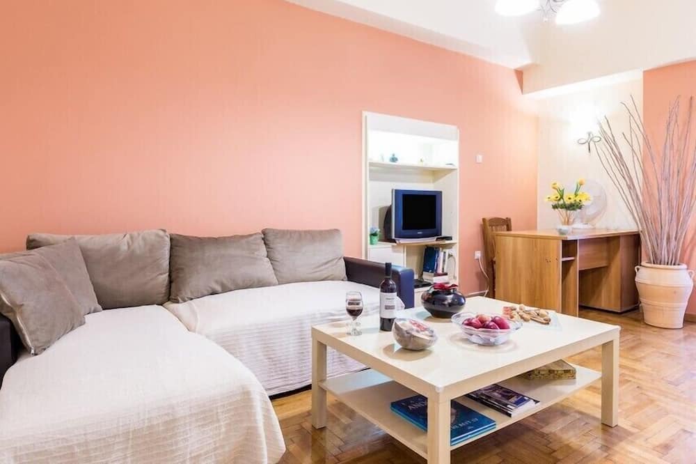 Photo of Livingroom in Platia Viktorias