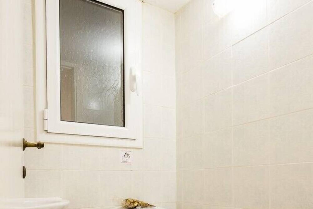 Photo of Bathroom in Platia Viktorias