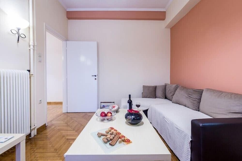 Photo of Livingroom in Platia Viktorias