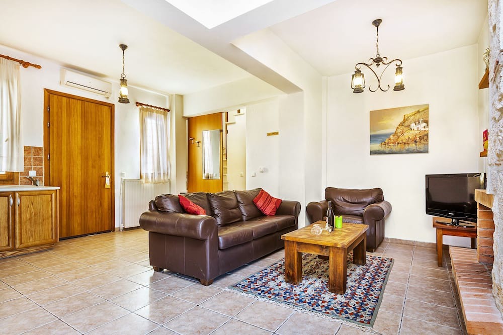 Photo of Livingroom in Keratsini-Drapetsona