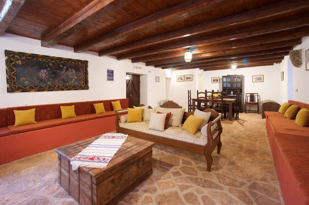 Photo of Livingroom in Mazarakata