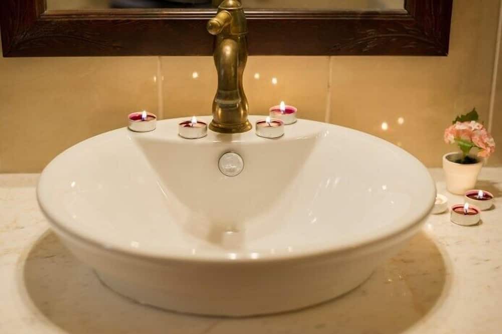 Photo of Bathroom in Maza