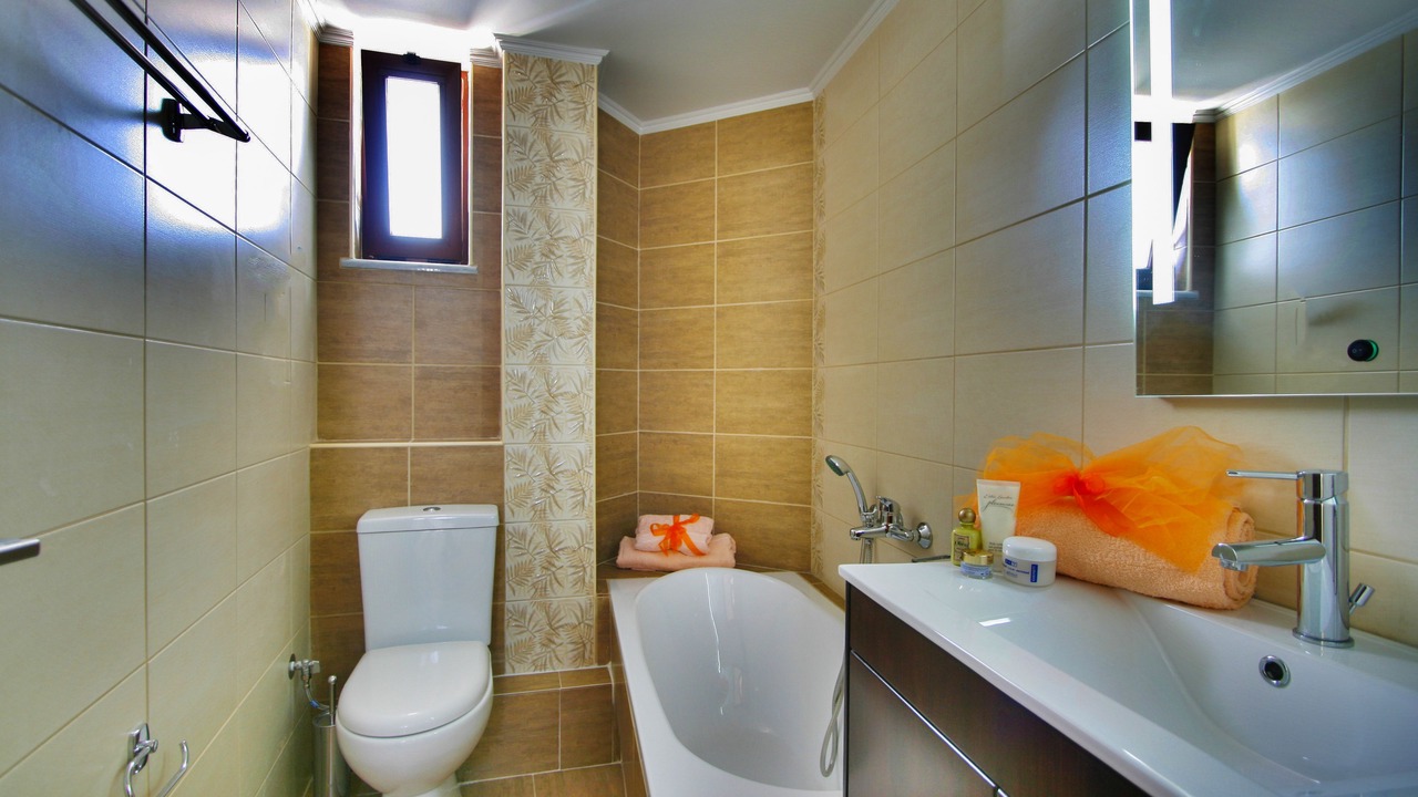 Photo of Bathroom in Platanias Town