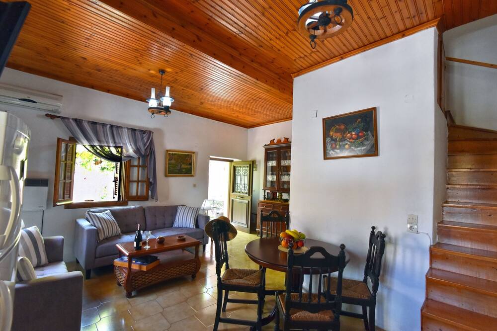 Photo of Livingroom in Antipernoi