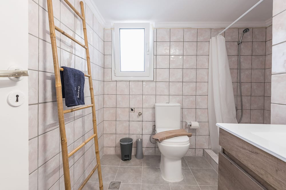 Photo of Bathroom in Ampelokipoi