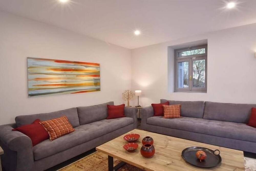 Photo of Livingroom in Filopappou