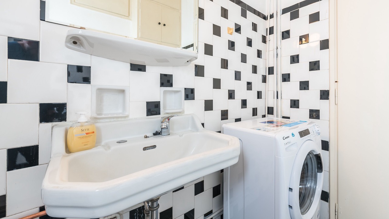 Photo of Bathroom in Ampelokipoi