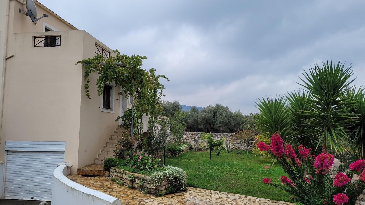 Photo of Outdoor in Monopari