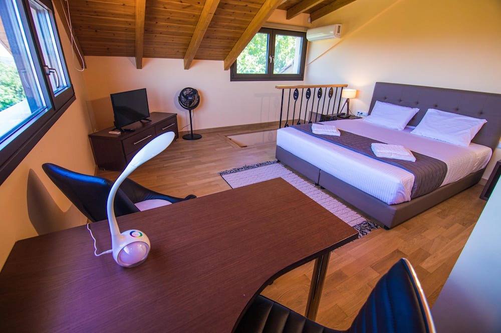 Photo of Bedroom in Salakos