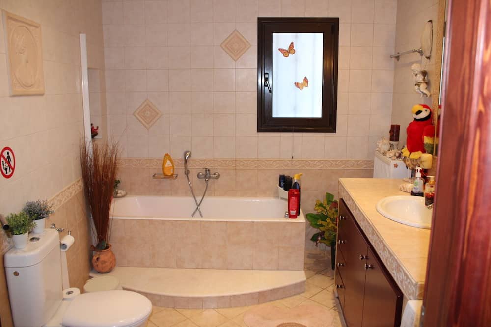 Photo of Bathroom in Tsourouniana