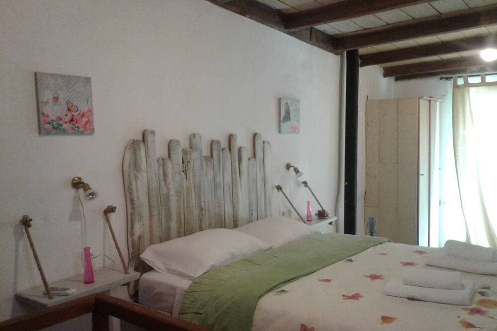 Photo of Bedroom in Lefkogeia