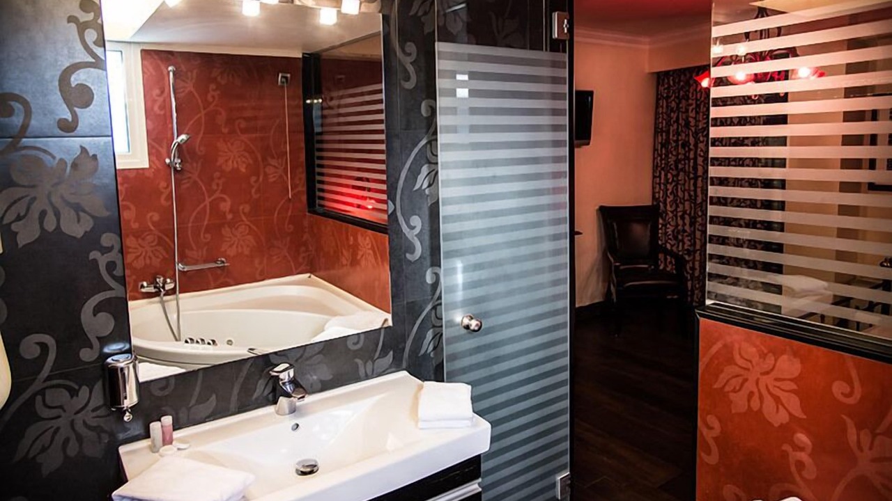 Photo of Bathroom in Amarousion