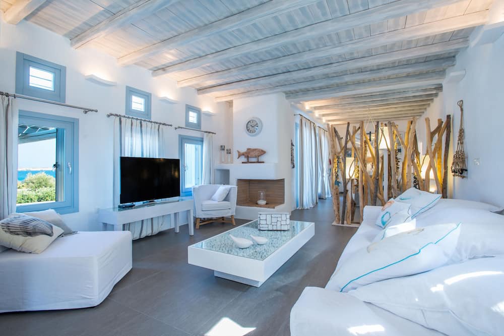 Photo of Livingroom in Chrissi Akti