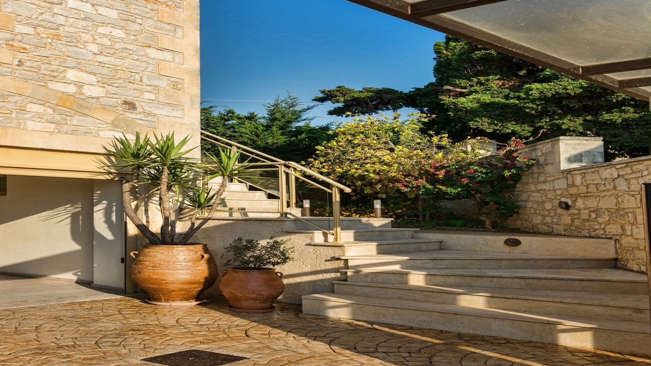 Photo of Outdoor in Roussospiti