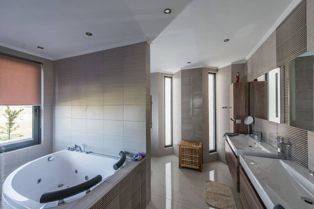 Photo of Bathroom in Kalathas