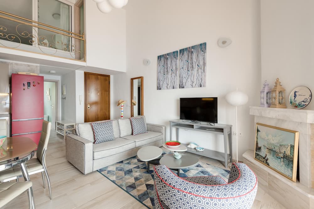 Photo of Livingroom in Neos Marmaras