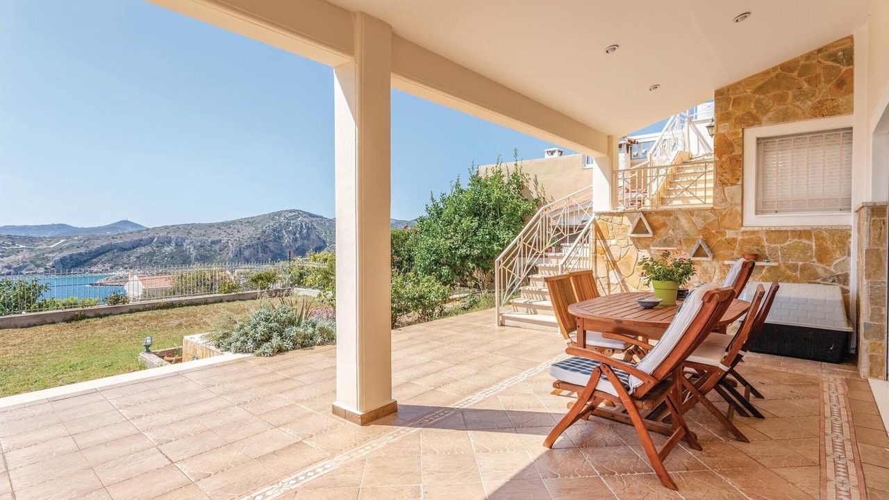 Photo of Outdoor in Kaki Thalassa