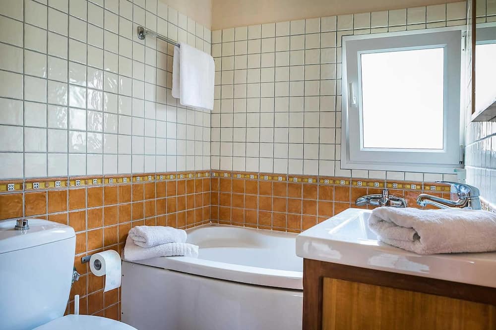 Photo of Bathroom in Mikros Gialos