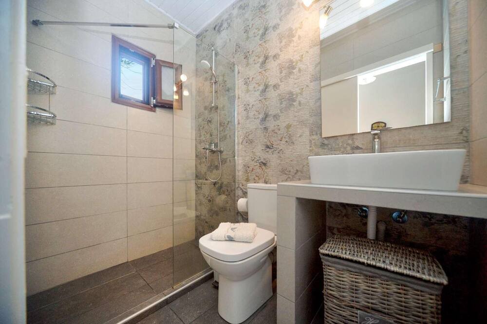 Photo of Bathroom in Longos