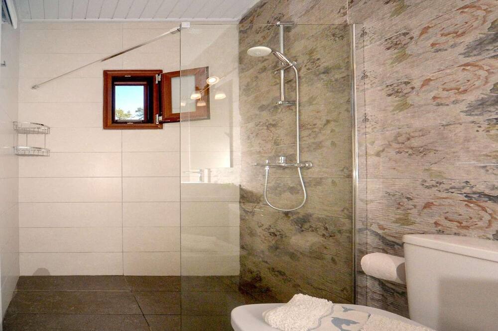 Photo of Bathroom in Longos
