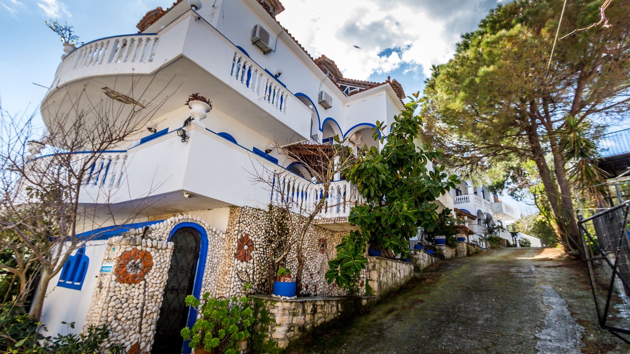 Photo of Outdoor in Alikanas