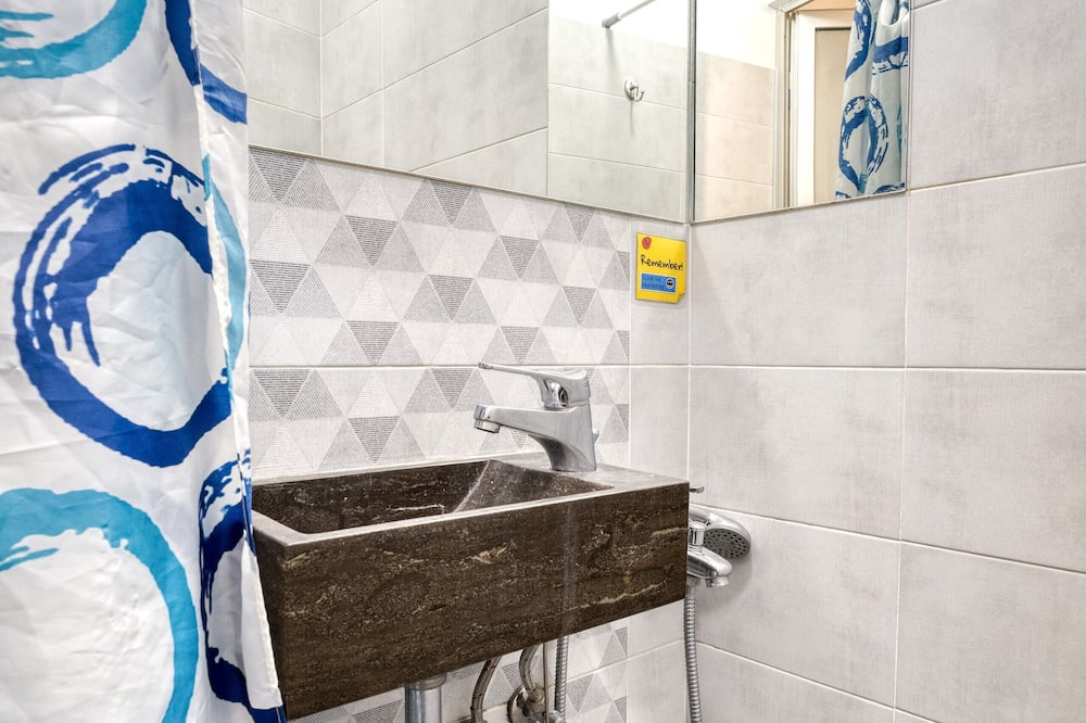 Photo of Bathroom in Ampelokipoi